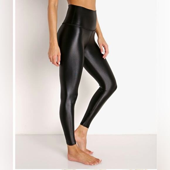 BEYOND‎ YOGA Sportgloss High-Waisted Midi Legging. Black. XS - Picture 1 of 10
